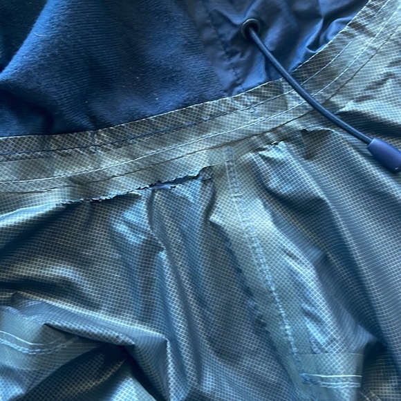 VINEYARD VINES Stow & Go Navy Blue with Pink Accents Raincoat - XS - flawed - Picture 14 of 15